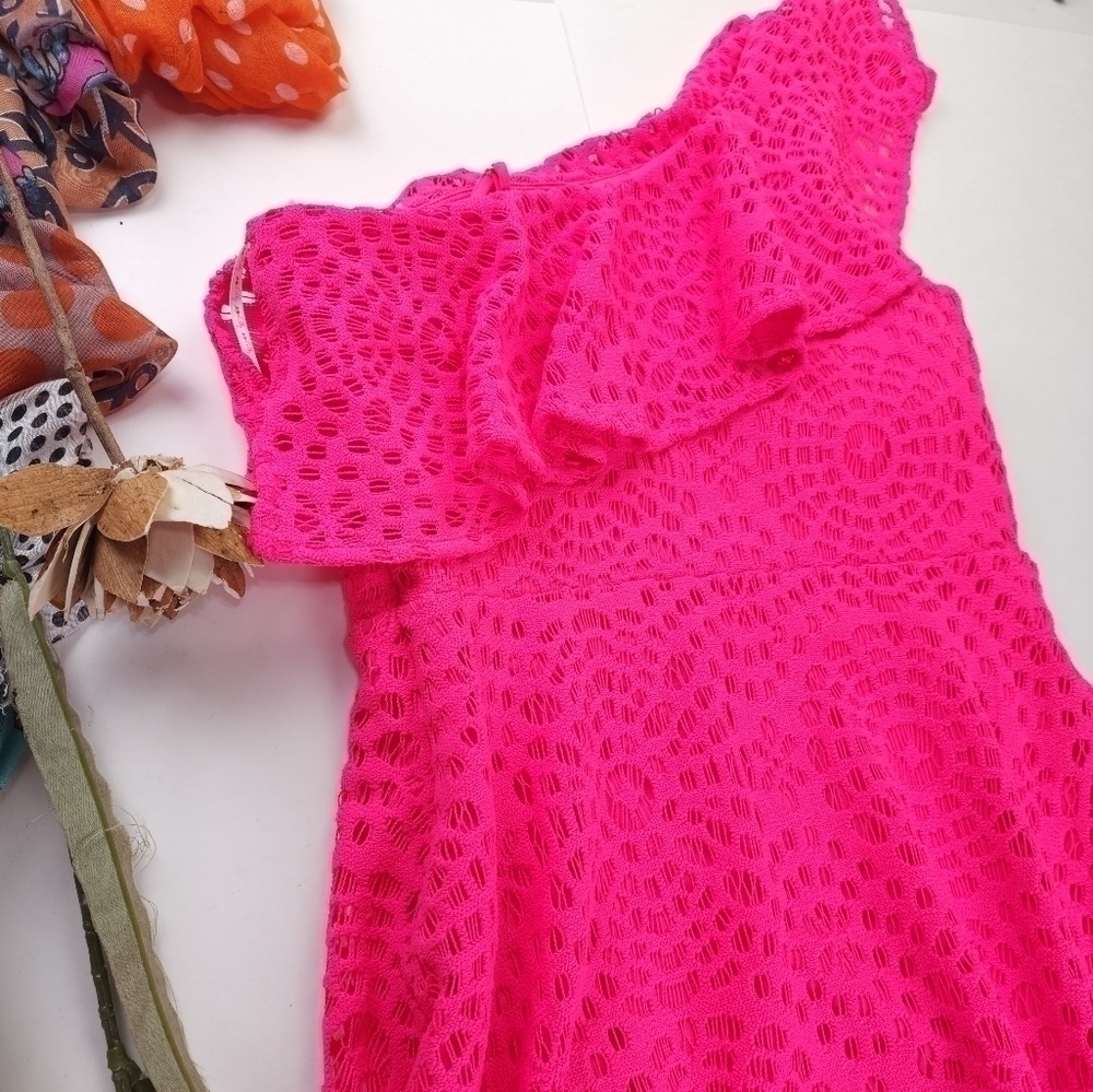 Like New Lilly Pulitzer Pink Eyelet One Shoulder Dress Sz 6 Barbiecore - Picture 10 of 11